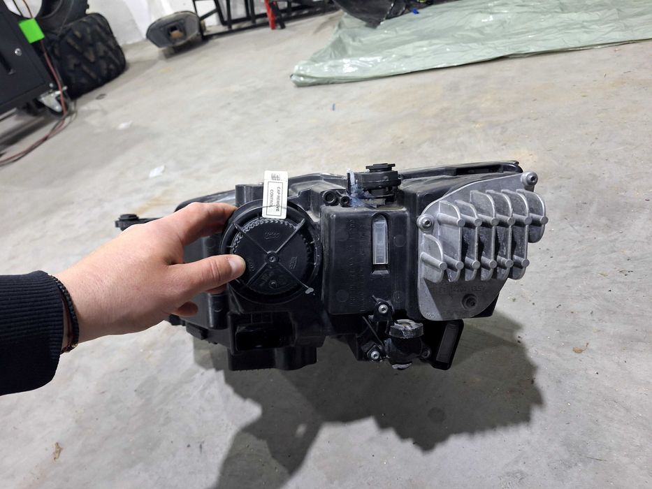 Десен фар Сеат атека