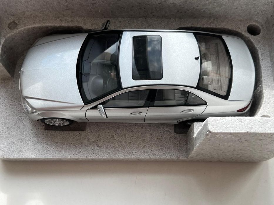 1:18 Mercedes-Benz C-Class (W204) silver.