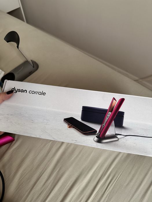 Продам утюжок выпрямитель dyson