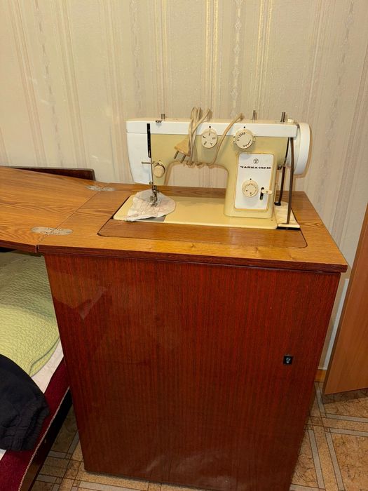 Швейная машина Чайка