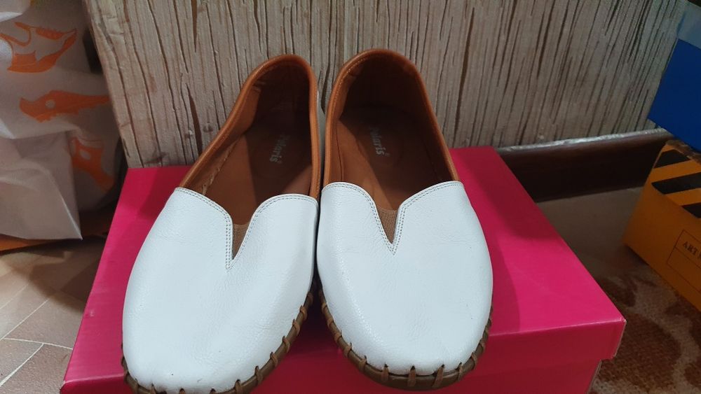 Обувь белая на плоской подошве