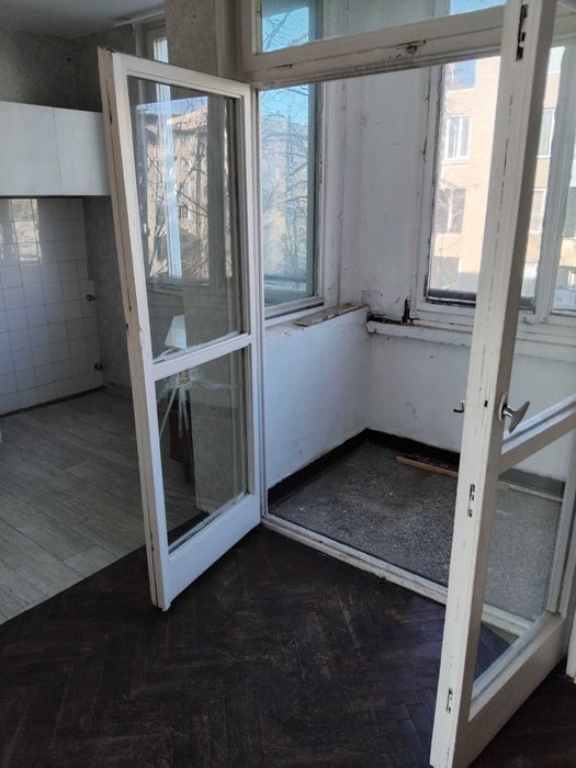 Дава се под наем Двустаен апартамент в Шумен, Център - 64 кв.м за 178.5 € - Снимка #2
