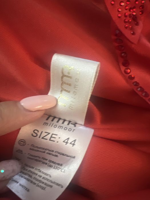 Красивое платье красное