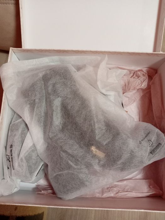 Продавам нови боти JIO. JO