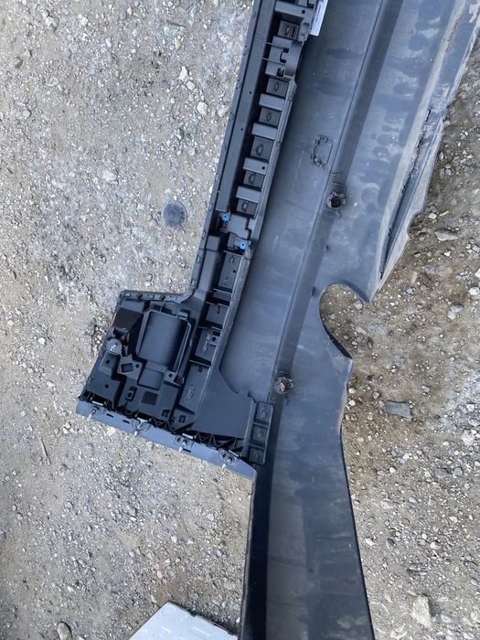 Продавам задна броня за AUDI A8 D3 3.0d 2006 оригинална комплект