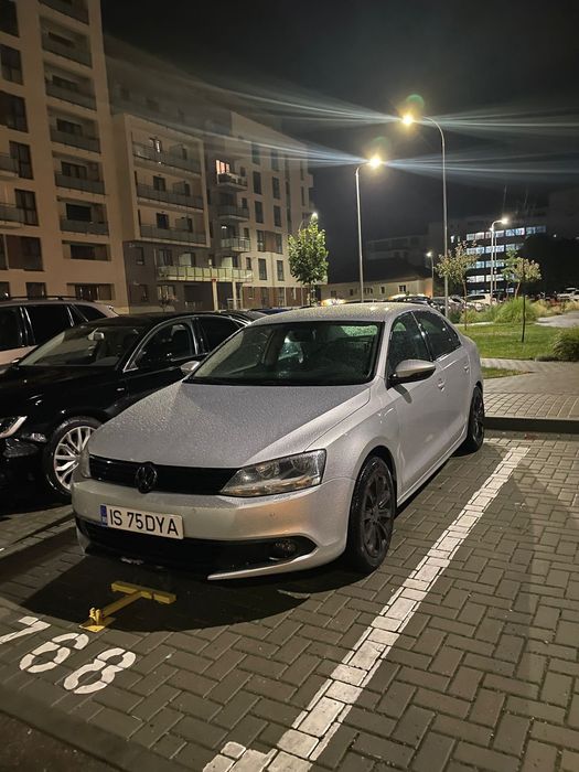 VOLKSWAGEN Jetta 2012 — imagine 3
