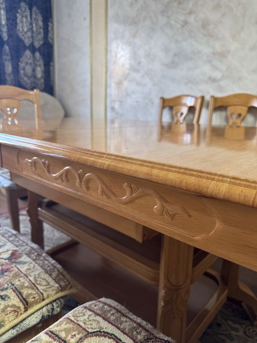 Стол из натурального дерева