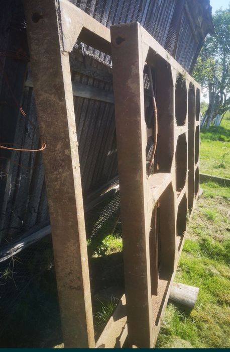 Remorca grapa lonjeroane cadru