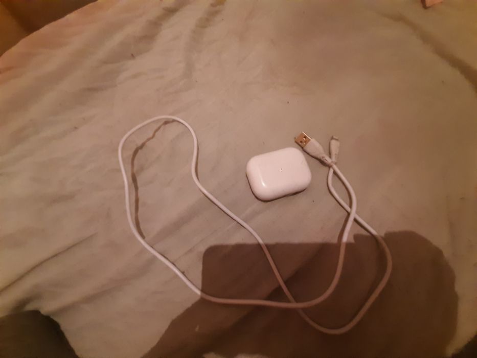 Продам airpods за 1000 тг