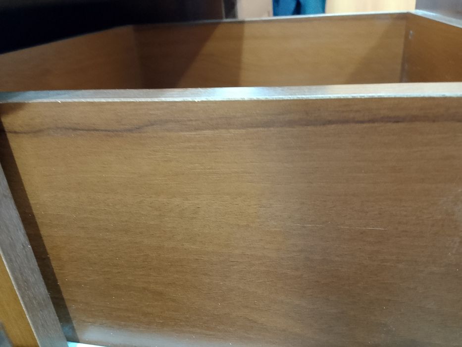 Срочно продам 2 прикроватные Тумбочки