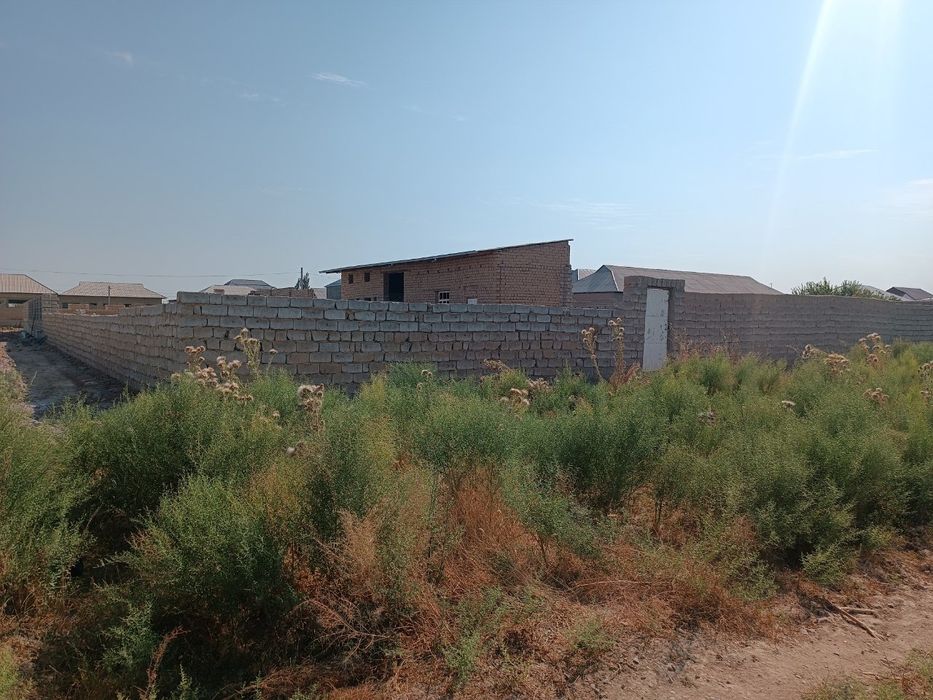 Qurulishi tugallanmagan uy sotiladi 
6 sotix 
Oshxona ,xojatxona,banya