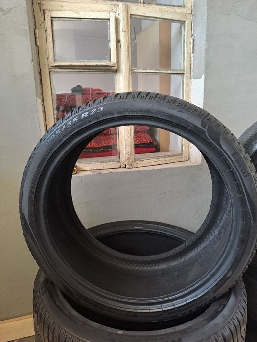 Балон pirelli 285/35 R23 зимний