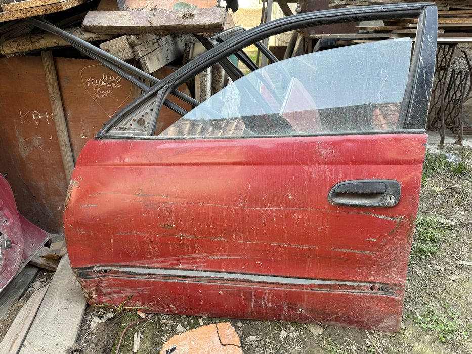 Продам двери на таиота карина е универсал