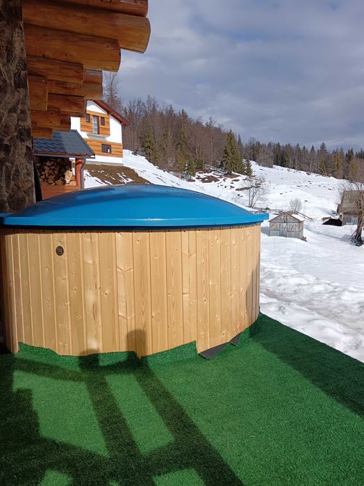 Inchiriez cabana de buștean la munte