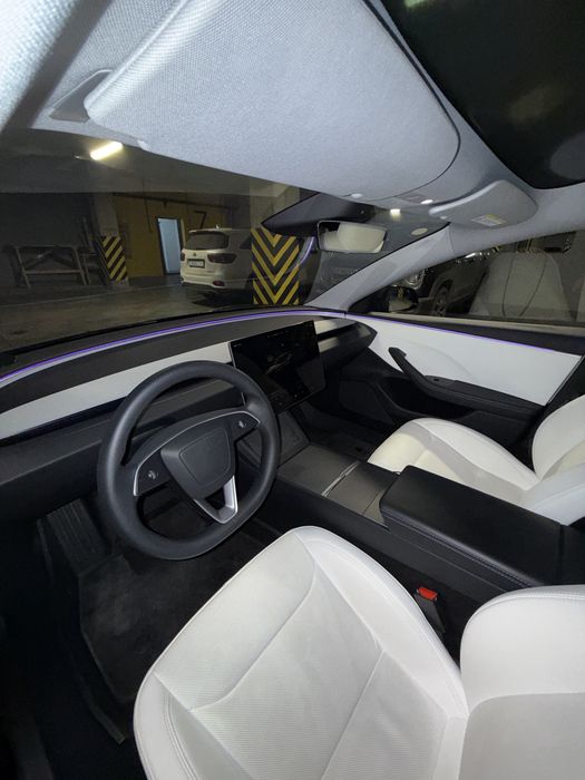 Tesla Model 3 2024