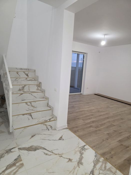 Proprietar,vand casa-duplex,despartit doar de bai, Mosnita N