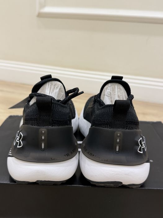 Женские кроссовки Андер Армор