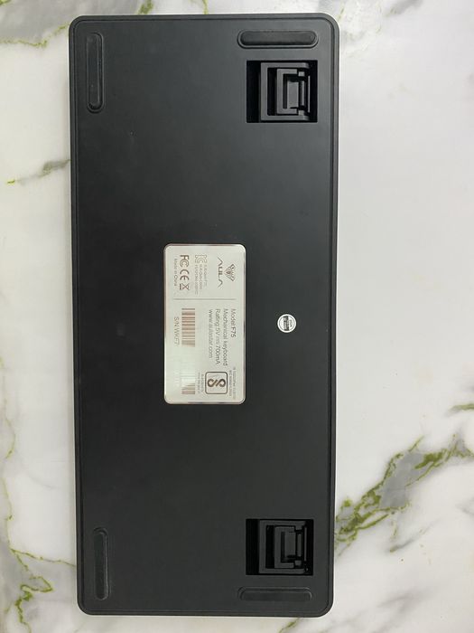 Продам клавиатуру Aula f75