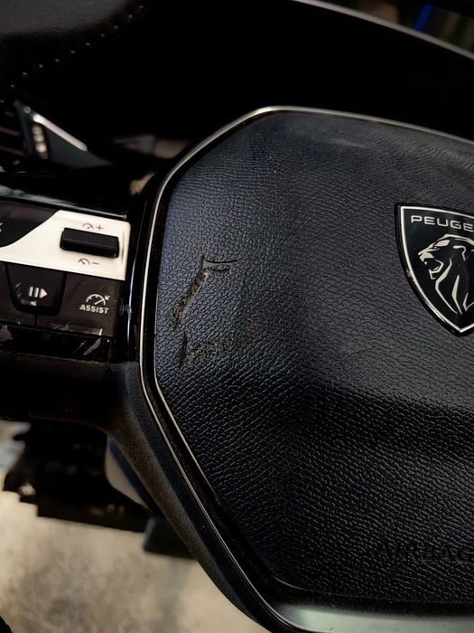 Арматурно табло с ляв еър бег за Peugeot 408 / Пежо 408 2024г