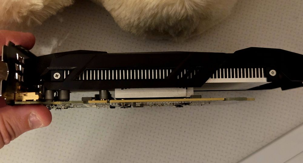 Se oferă spre vanzare placa video GTX 1650 4GB.