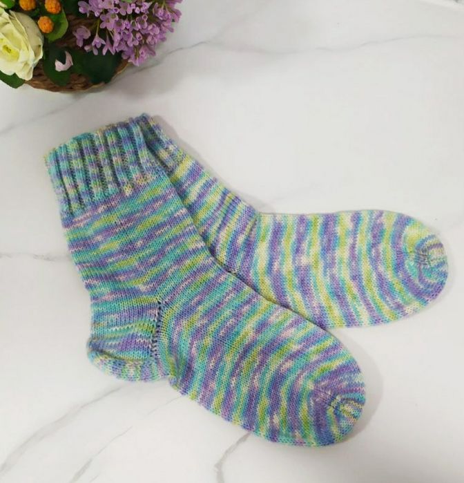 Вязаные носочки из натуральной пряжи.