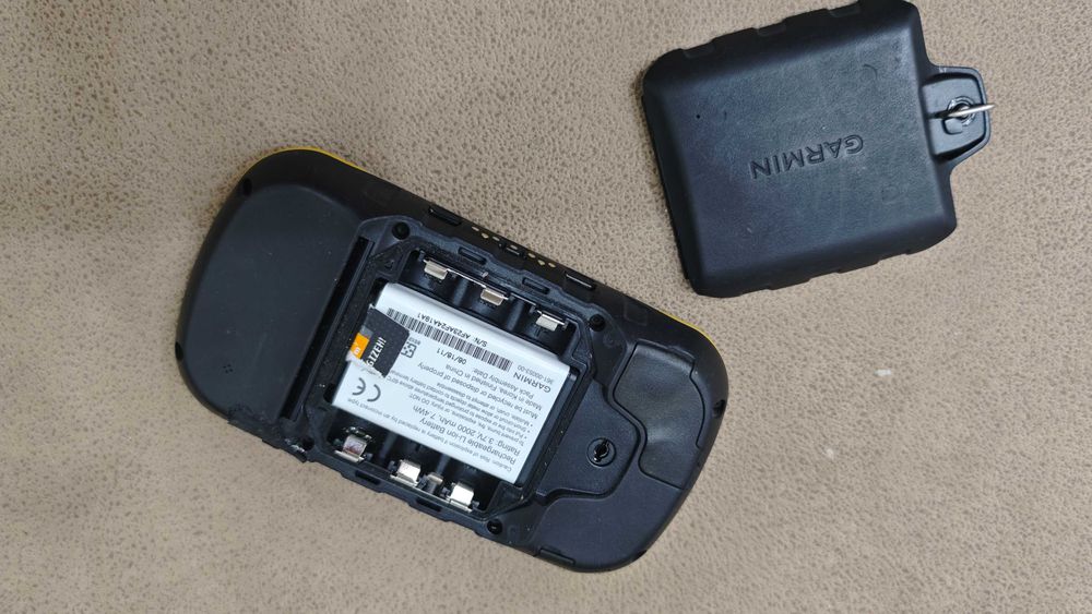 GPS Навигация Garmin Montana 600 със зареждаща стойка RAM монтаж