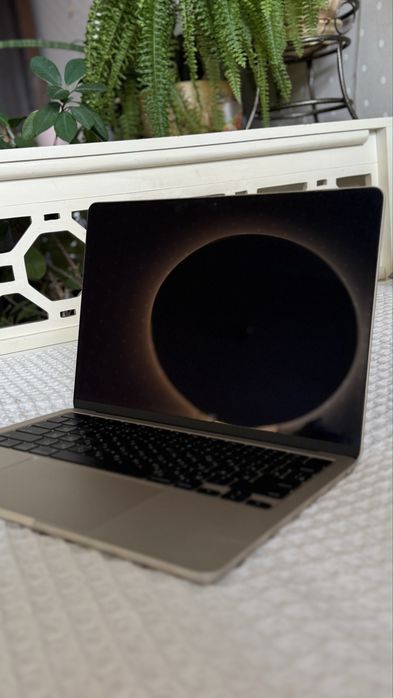 macbook air 13 M3 8/512 gb