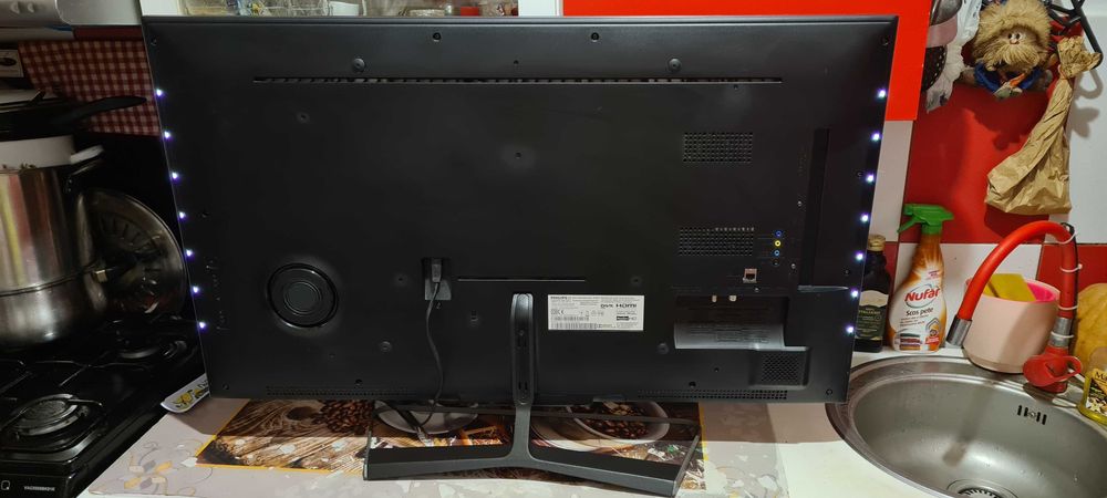 PHILIPS 107 CM = 650 LEI