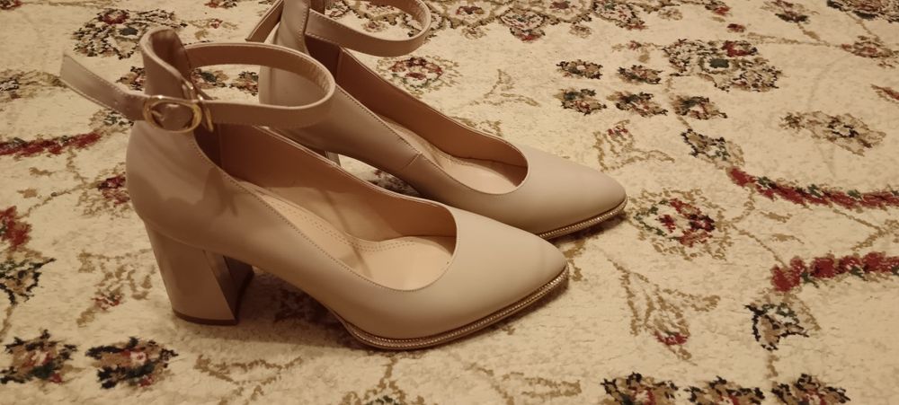 Продам туфли новые