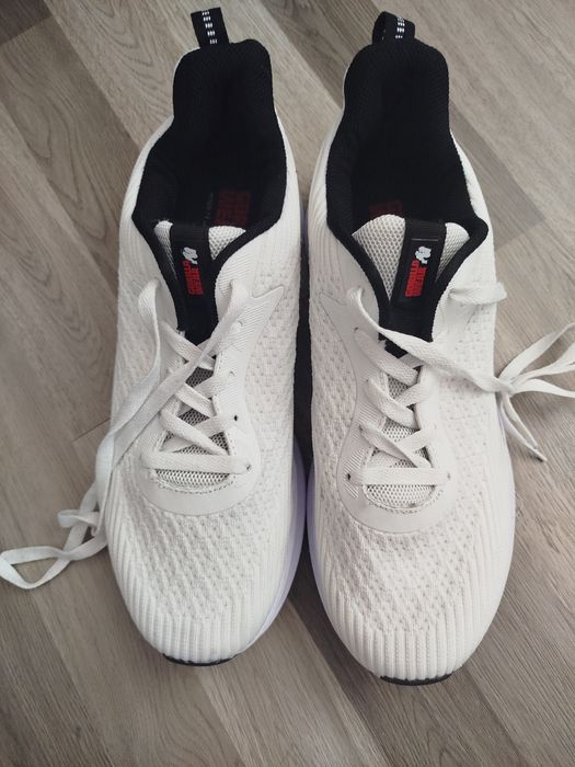 Маратонки Adidas Ultra Boost, Adidas и Gorilla Wear