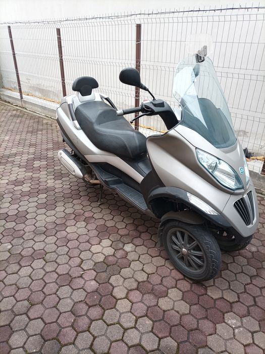 Vând PIAGGIO MP3 300cc