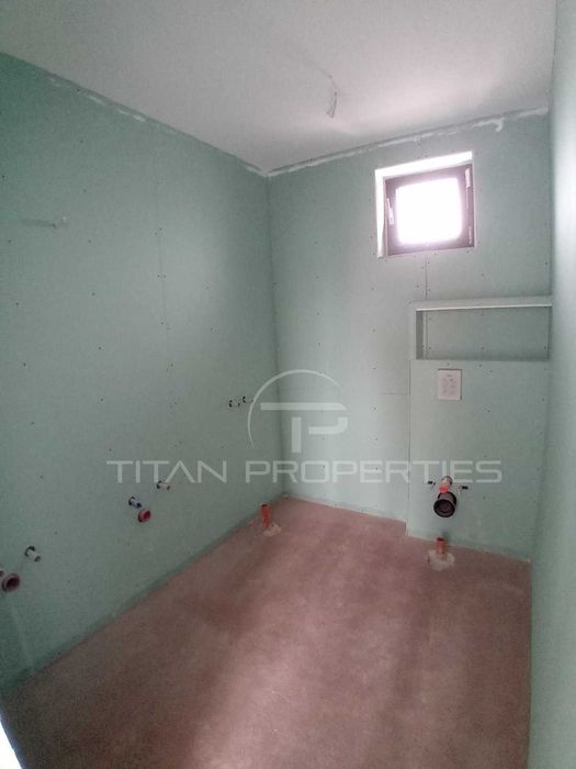 Продава се Къща в Пловдив, Остромила - 380 кв.м за 1048 €/кв.м - Снимка #13