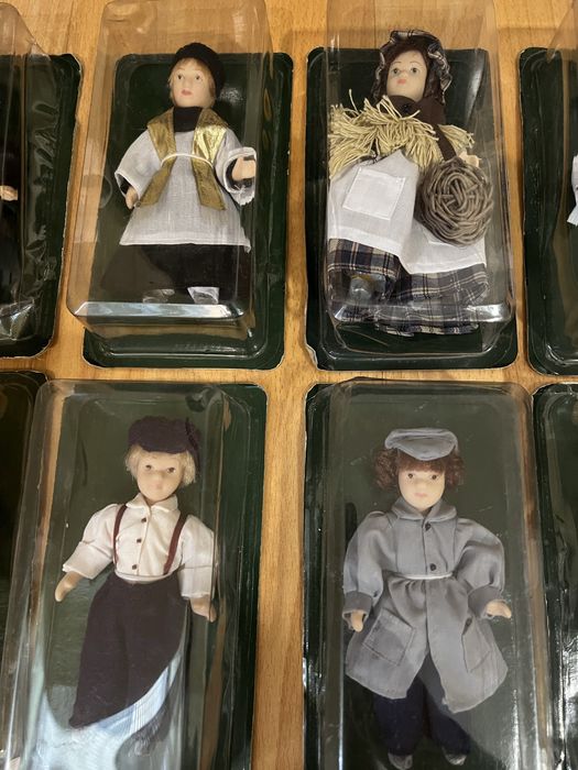 Колекция от 21бр. порцеланови кукли