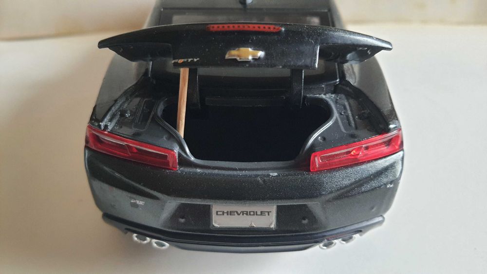 Nissan GT-R 2009 и Chevrolet Camaro 2017 - Мащаб 1:18