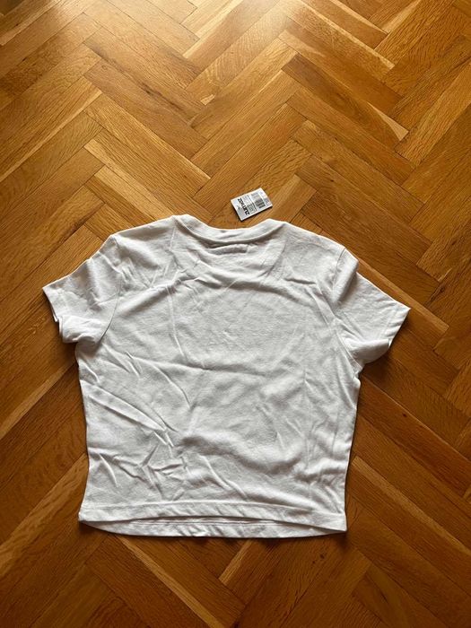 Нова тениска с етикет True religion