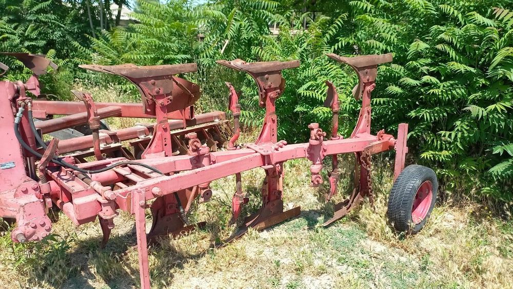 Плуг 3х рядный Европа