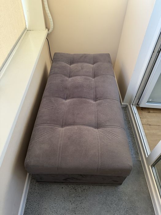 Отдам даром диван.