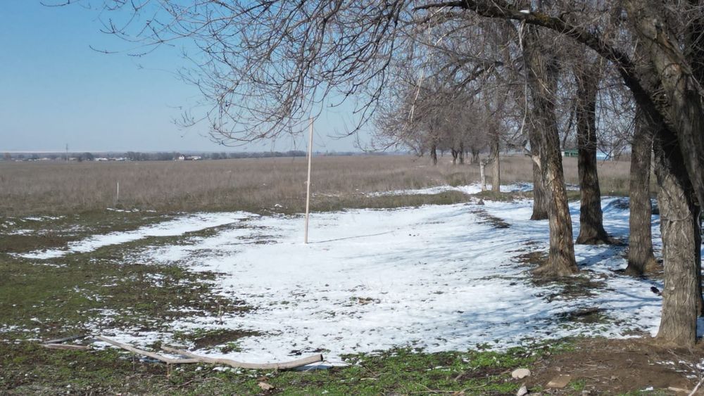 Продам участок в поселке Каратобе