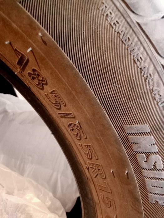 Продам шины б/у размер 185/65 R 15