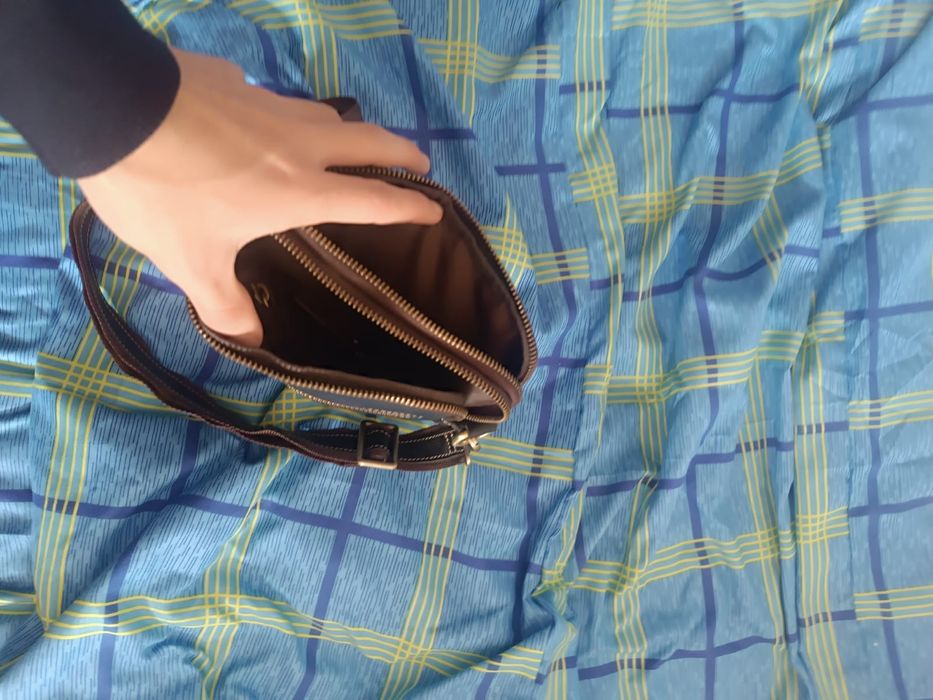 барсетка почти новый + 2 часы почти новый