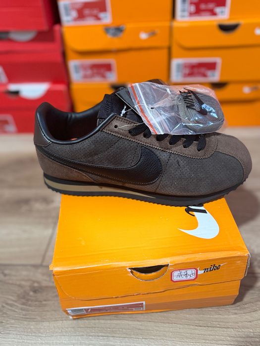 Продам новые кроссовки 39-44 размер