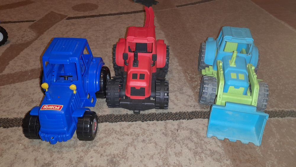 Игрушки, машинки .