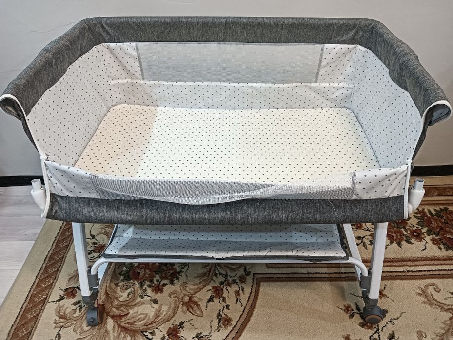 Продается кровать для младенцев