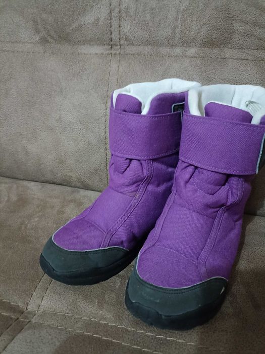 Запазени детски ботушки