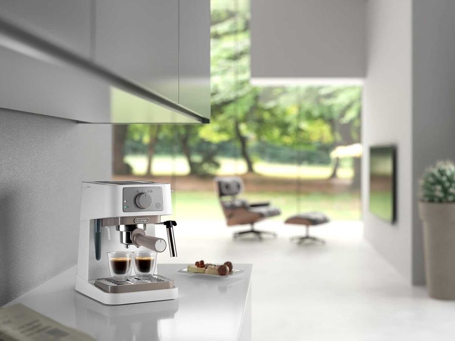 Еспресо кафемашина Delonghi Stilosa EC260.W 1100W, 15 бара