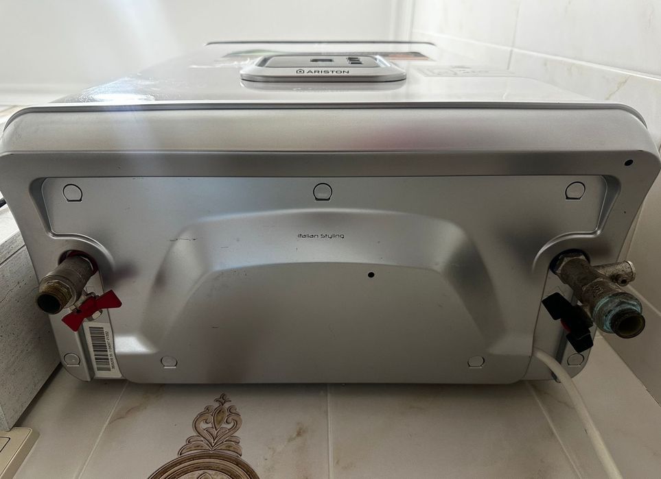 Водонагреватель  Ariston