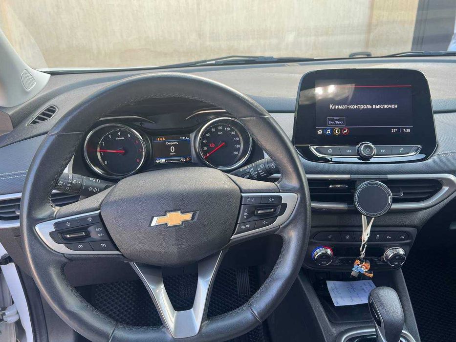 Tracker 2 Premier Plus сотилади