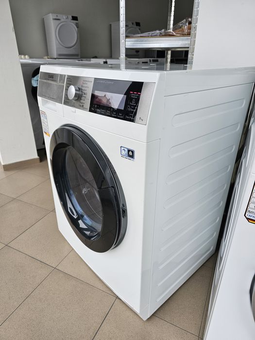 Пералня със сушилня с термопомпа AEG