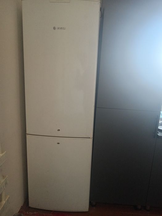 Xolodilnik srochni sotiladi Bosch