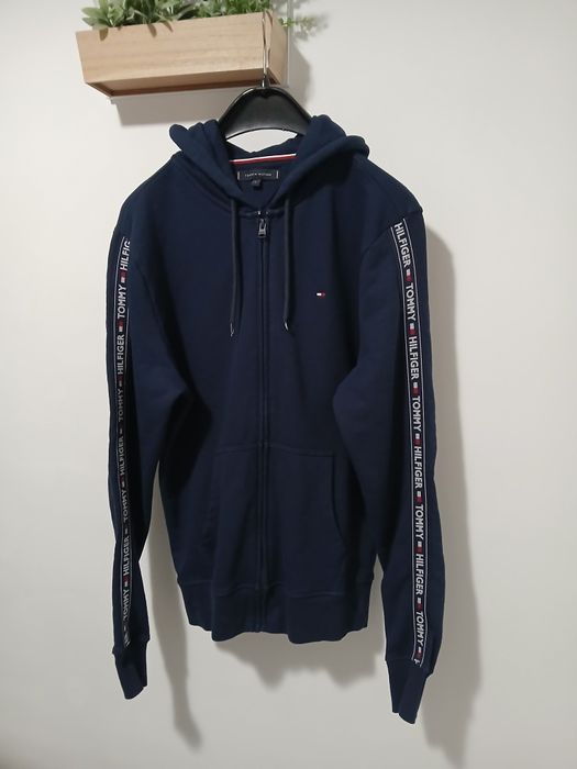 Hanorac Tommy Hilfiger cu glugă marimea M. Pt Barbati.